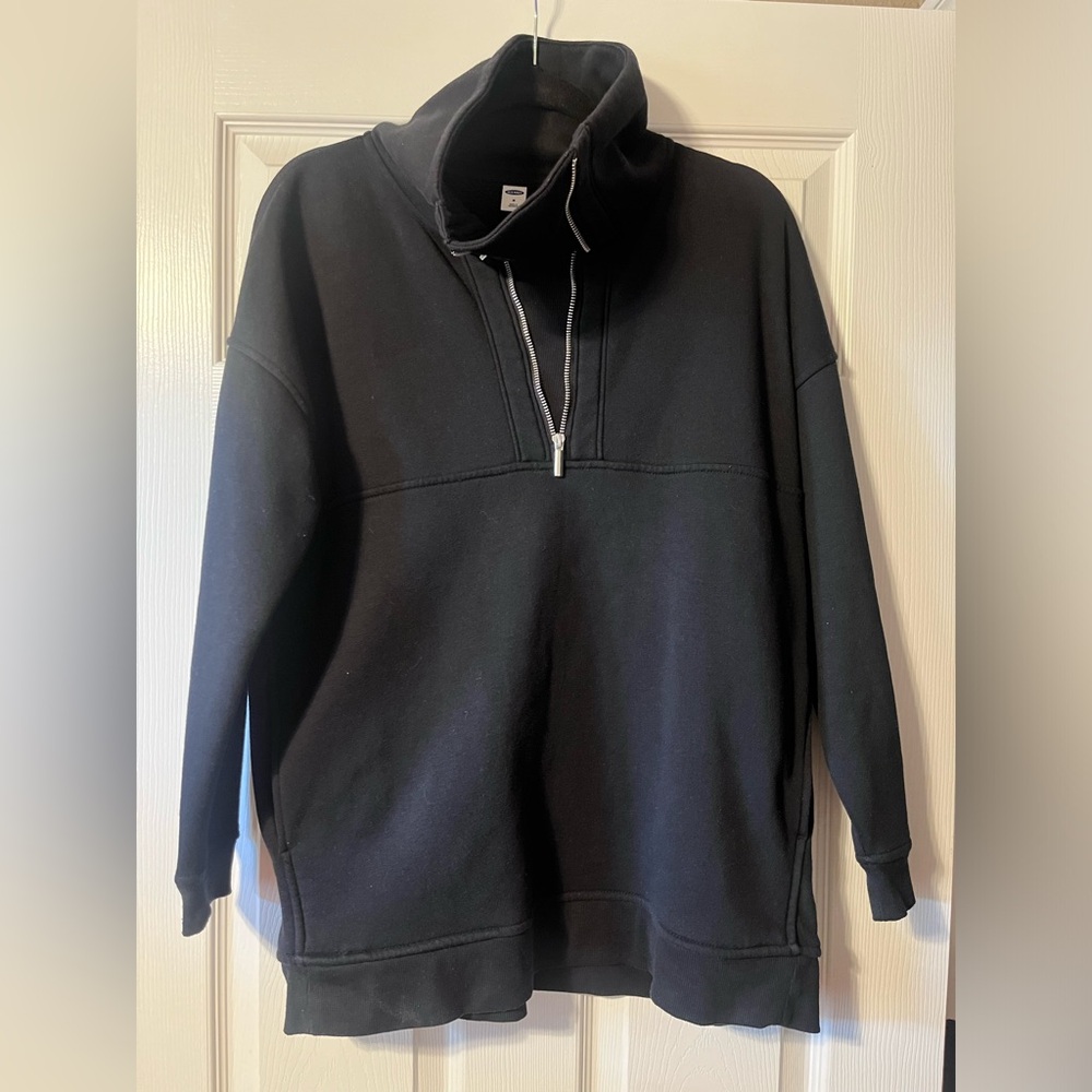 Medium Black cowl neck sweat shirt with zipper and pockets